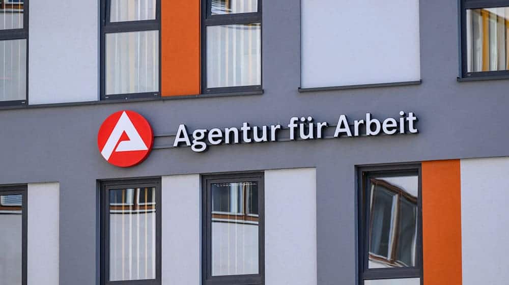 Die Arbeitslosenquote liegt in Sachsen aktuell bei 6,8 Prozent. (Archivbild) / Foto: Patrick Pleul/dpa