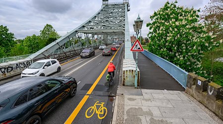 Die Sanierung der berühmten Dresdner Elbbrücke Blaues Wunder geht weiter. (Archivbild) / Foto: Robert Michael/dpa