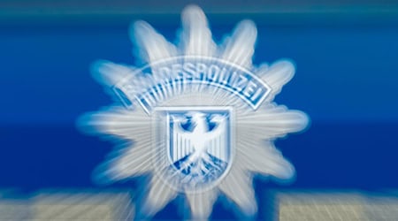 In Sachsen sind drei Objekte im Raum Dresden und Raum Chemnitz durchsucht worden. (Archivbild) / Foto: Matthias Rietschel/dpa-Zentralbild/dpa