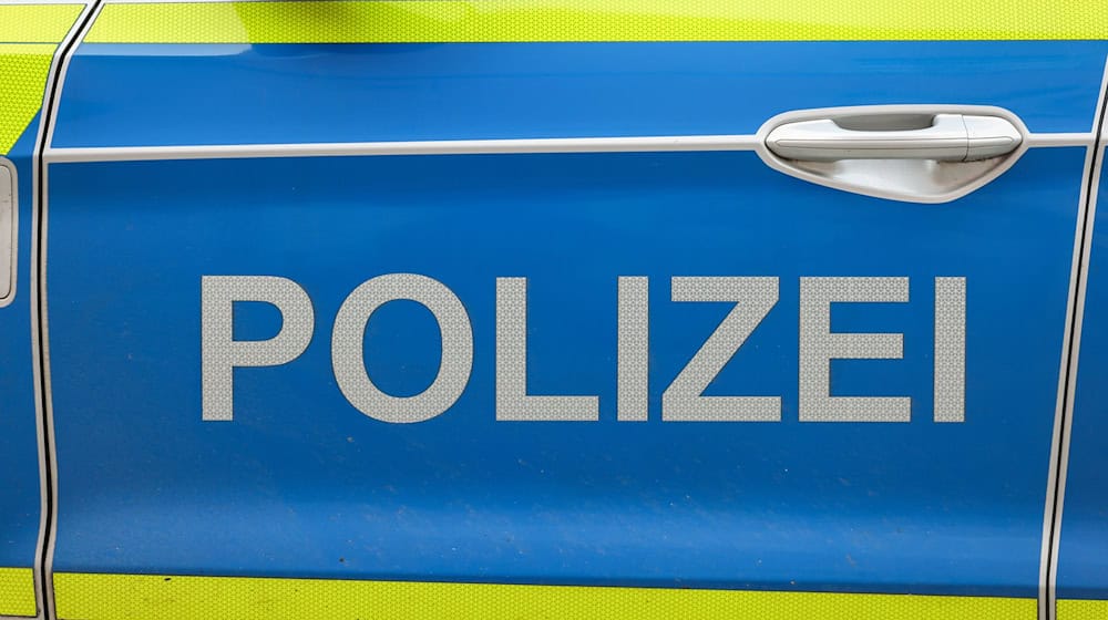 In Bautzen wurde ein schwer verletzter Mann auf der Straße gefunden. (Symbolbild) / Foto: Jan Woitas/dpa