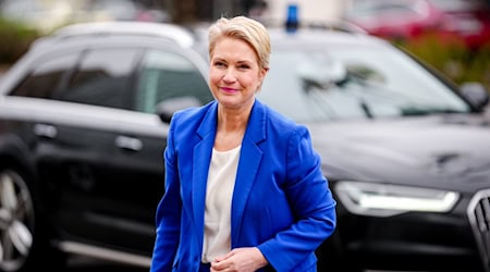 Manuela Schwesig sieht dringenden Bedarf, die Wirtschaft im Land wieder anzukurbeln. (Archivbild) / Foto: Kay Nietfeld/dpa