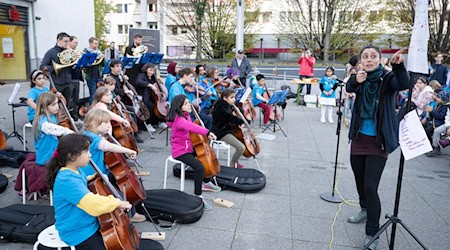 Die Gründerinnen des musikalischen Sozialprojektes «Musaik» werden ausgezeichnet. (Archivbild) / Foto: Sebastian Kahnert/dpa