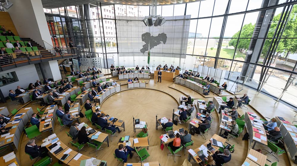 Dypkownje do lětnjeje přestawki dyrbi krajny sejm z wida socialnych zwjazkow a towarstwow etat wobzamknyć. (Archivbild) / Foto: Robert Michael/dpa