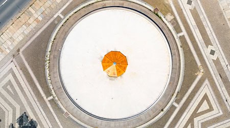 Most of the fountains and water features in Dresden are now set to bubble after all. (Archive image) / Photo: Robert Michael/dpa