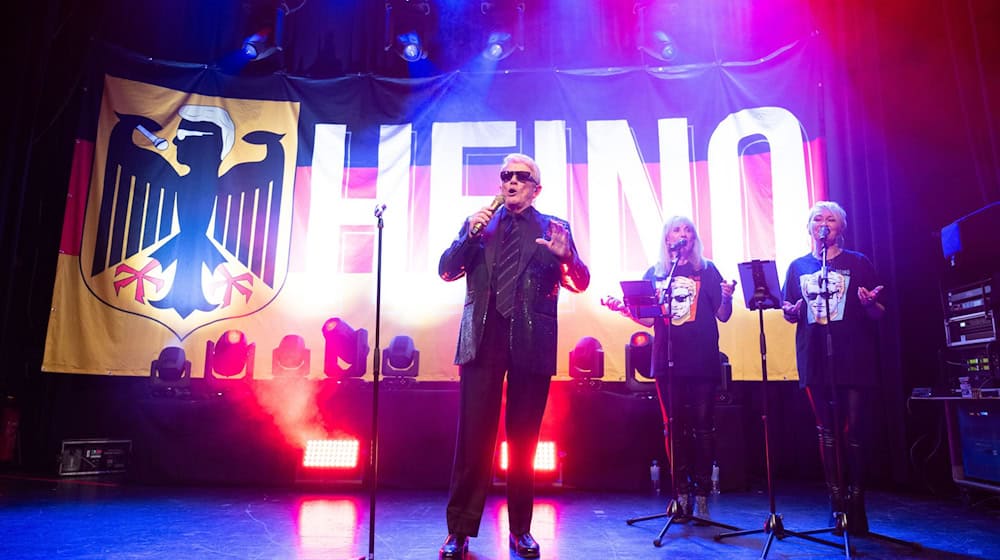 Back on tour at 86: Heino is back on stage with his new program "Made in Germany" / Photo: Sebastian Kahnert/dpa