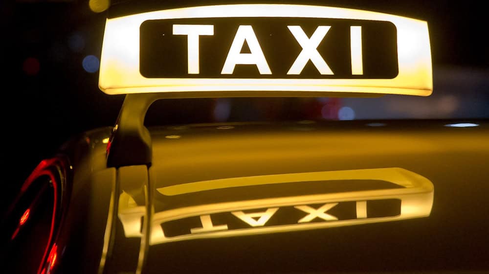 A cab driver without a driver's license has been caught by the police in eastern Saxony. (Symbolic image) / Photo: Daniel Karmann/dpa