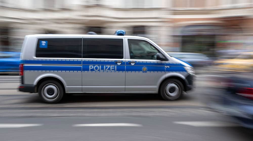 Es gab in Connewitz einen nächtlichen Angriff auf Absperrungen und einen Polizeiposten. (Symbolbild) / Foto: Hendrik Schmidt/dpa