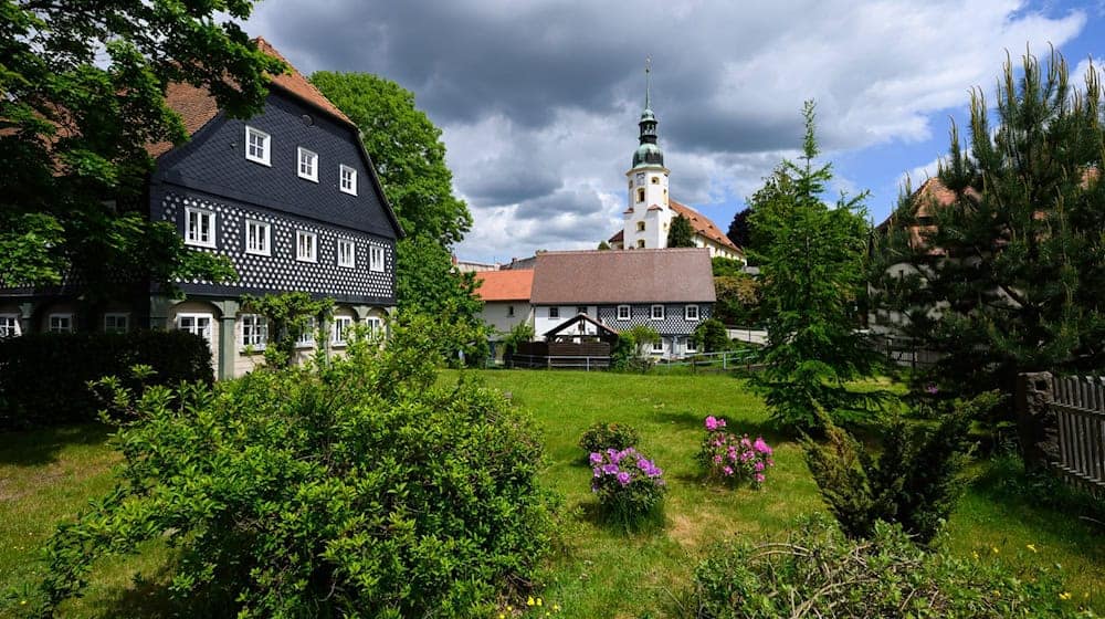 Umgebindehäuser gelten als ein Wahrzeichen der Oberlausitz. / Foto: Robert Michael/dpa