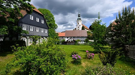 Umgebindehäuser gelten als ein Wahrzeichen der Oberlausitz. / Foto: Robert Michael/dpa