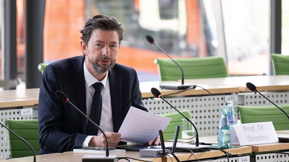 Virologe Christian Drosten stand dem Corona-Untersuchungsausschuss des Sächsischen Landtages Rede und Antwort. / Foto: Sebastian Kahnert/dpa