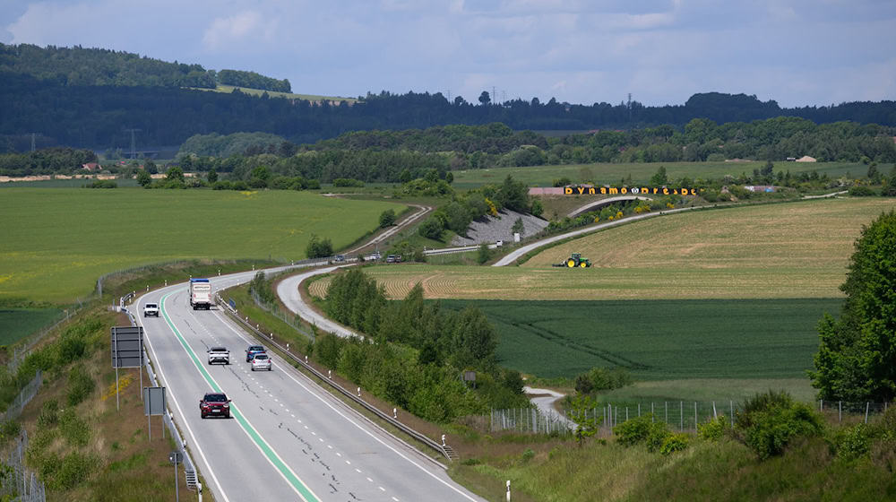 The penultimate section of the B 178 in eastern Saxony can also be used from Monday. (Archive image) / Photo: Robert Michael/dpa