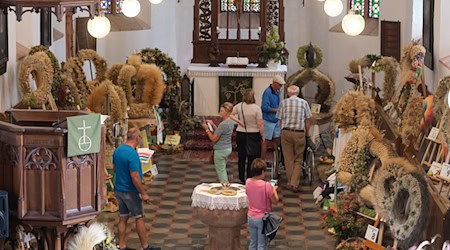 Wettbewerb um schönste Erntekrone in Sachsen (Archivbild). / Foto: Sebastian Willnow/dpa/ZB