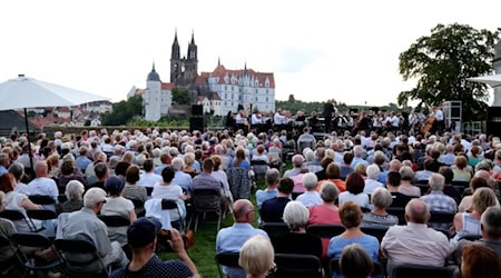 Die Elblandphilharmonie auf dem Meißner Crassoberg. Foto: Claudia Hübschmann