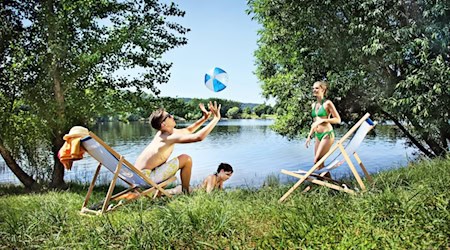 Mit dem Ferienticket können Schüler und Azubis preiswert mit Bus und Bahn fahren. Foto: Lars Neumann