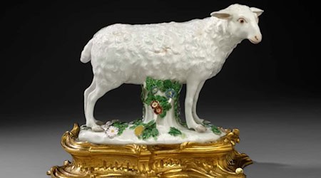Ein stehendes Schaf von Johann Joachim Kaendler (1706 - 1775),  Modell, April 1747 Ausformung und Staffierung, Meissen. Foto: Röbbing