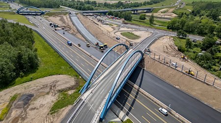 Am Lückenschluss der Autobahn 72 bei Leipzig wird seit Jahren gebaut. / Foto: Jan Woitas/dpa