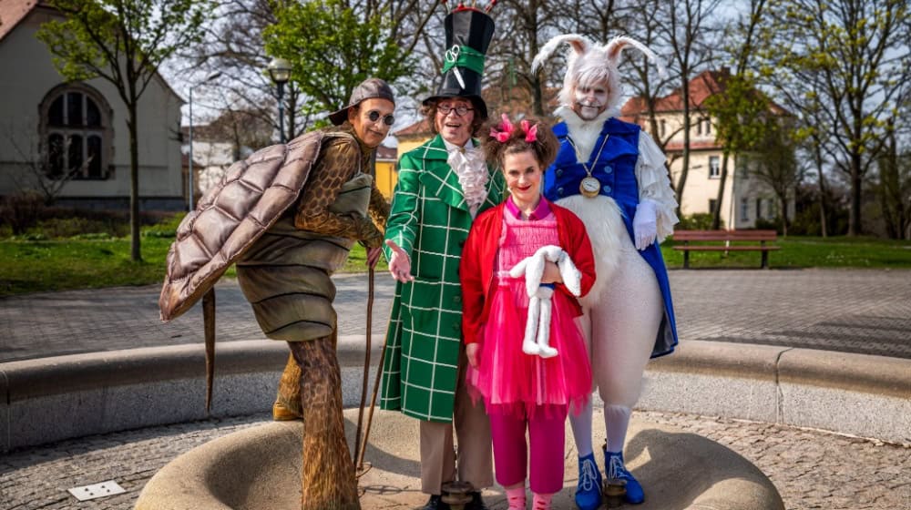 Das Theater Bautzen zeigt „Alice im Wunderland“ beim 29. Theatersommer auf der Ortenburg. / Foto: Roman Koryzna