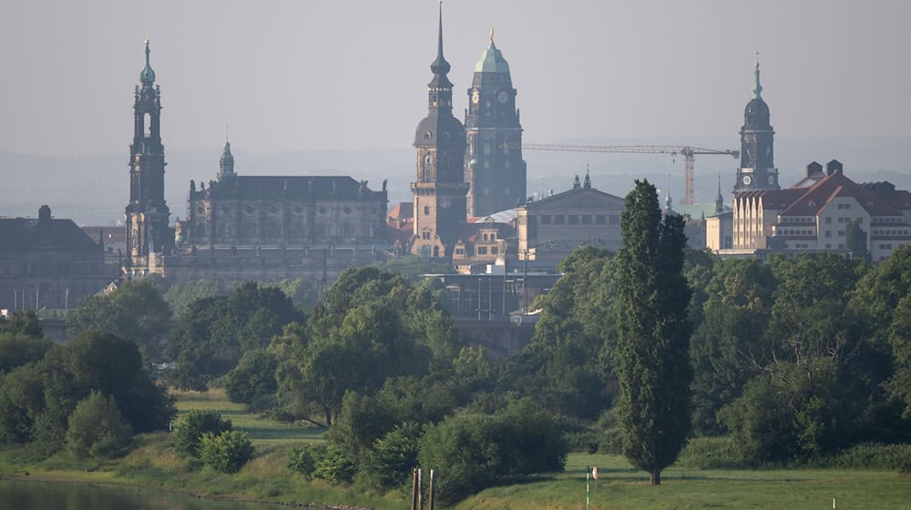 Die Temperaturen erreichen am Samstag bis zu 32 Grad. (Symbolbild) / Foto: Sebastian Kahnert/dpa