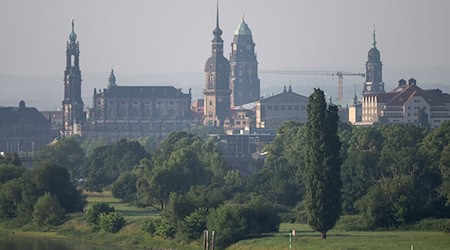 Die Temperaturen erreichen am Samstag bis zu 32 Grad. (Symbolbild) / Foto: Sebastian Kahnert/dpa