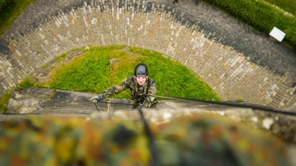 Mut erforderlich: Abseilen von der Festung Königstein. Fotos: Bundeswehr/Riedel