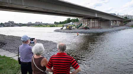 Neues Abrisskonzept für Dresdner Carolabrücke - Bauwerk weg bis Jahresende  / Foto: Robert Michael/dpa