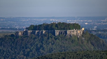 Königstein Fortress is now also attracting tourists in China. (Archive image) / Photo: Robert Michael/dpa