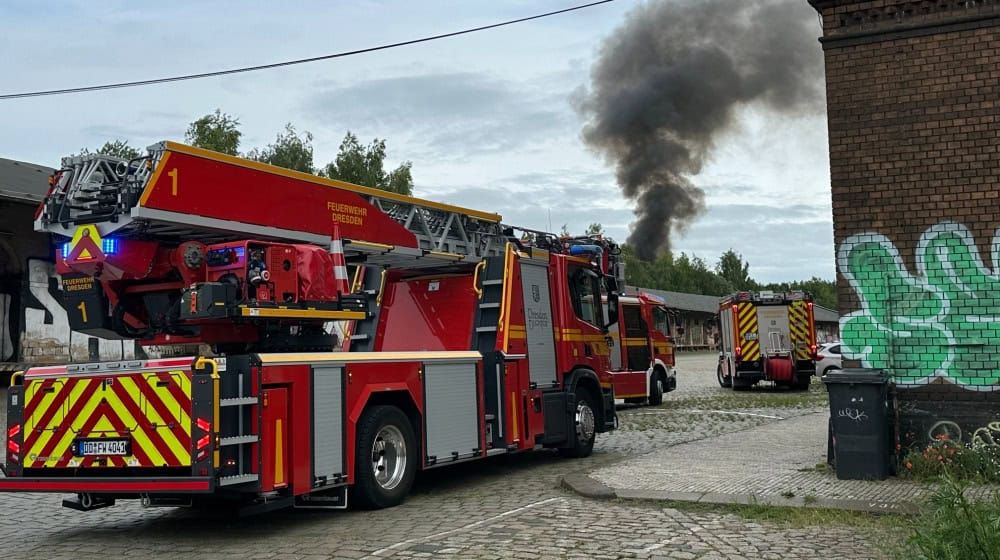 Feuerwehr Leiterwagen Dresden Brand Leipziger Vorstadt (Bild: Thomas Wolf)