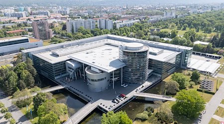 Die Gläserne Manufaktur ist der kleinste VW-Standort. (Archivbild) / Foto: Sebastian Kahnert/dpa