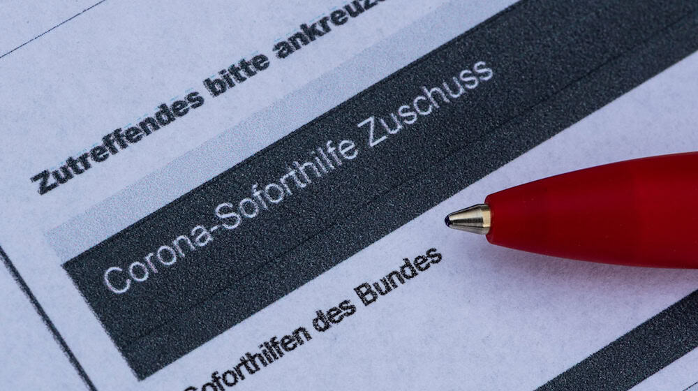 Die Grünen fordern ein Moratorium für Rückforderungen von Corona-Soforthilfen (Symbolbild).  / Foto: Robert Michael/dpa-Zentralbild/dpa