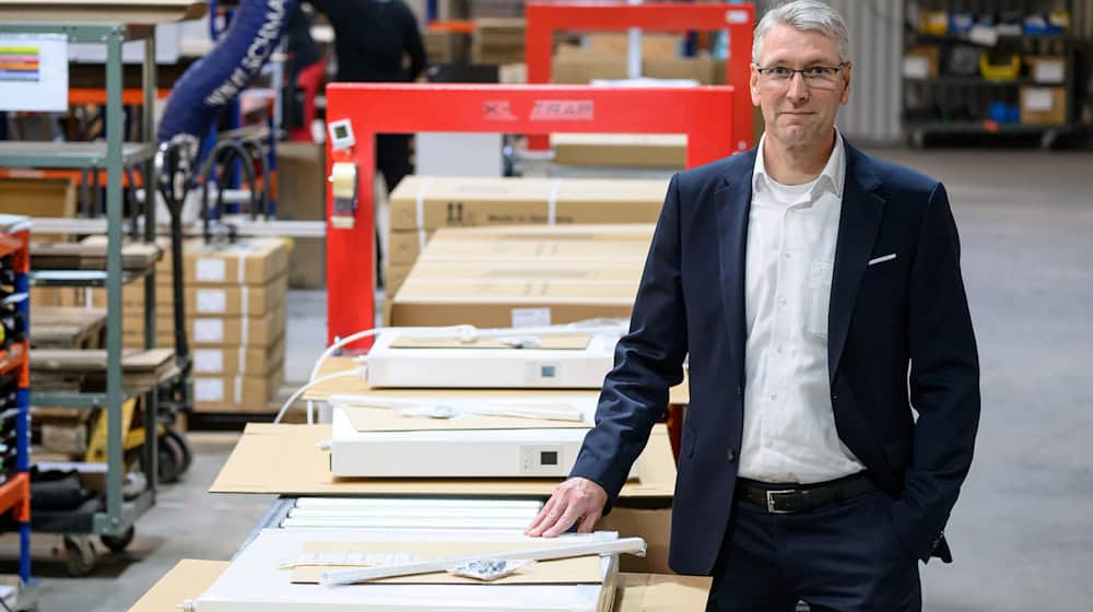 Reagiert auf wachsende Nachfrage: Der Elektroheizungshersteller Lucht erweitert seine Produktion in Burgstädt bei Chemnitz. (Archivbild) / Foto: Hendrik Schmidt/dpa