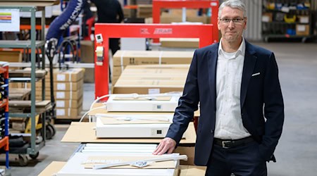 Reagiert auf wachsende Nachfrage: Der Elektroheizungshersteller Lucht erweitert seine Produktion in Burgstädt bei Chemnitz. (Archivbild) / Foto: Hendrik Schmidt/dpa
