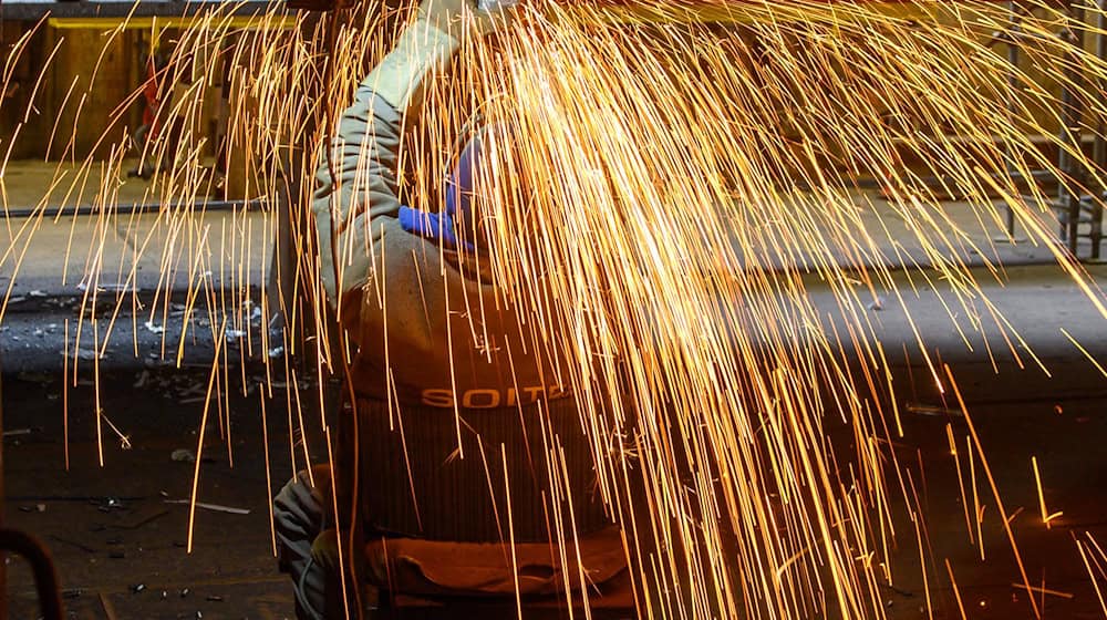 The business climate in the eastern German manufacturing industry has improved significantly. (Archive image) / Photo: Klaus-Dietmar Gabbert/dpa