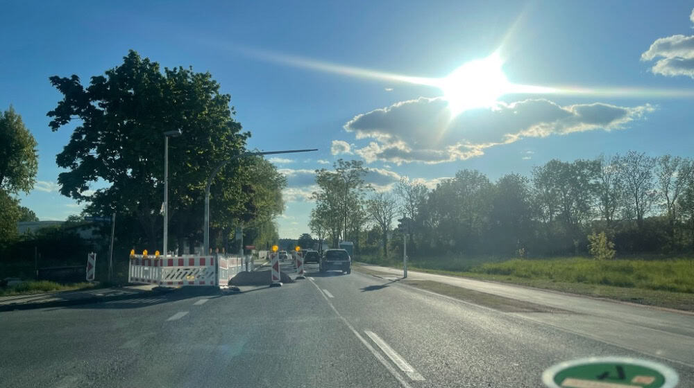 Die neue Fußgängerampel (hier noch im Bau). Foto: Mallek