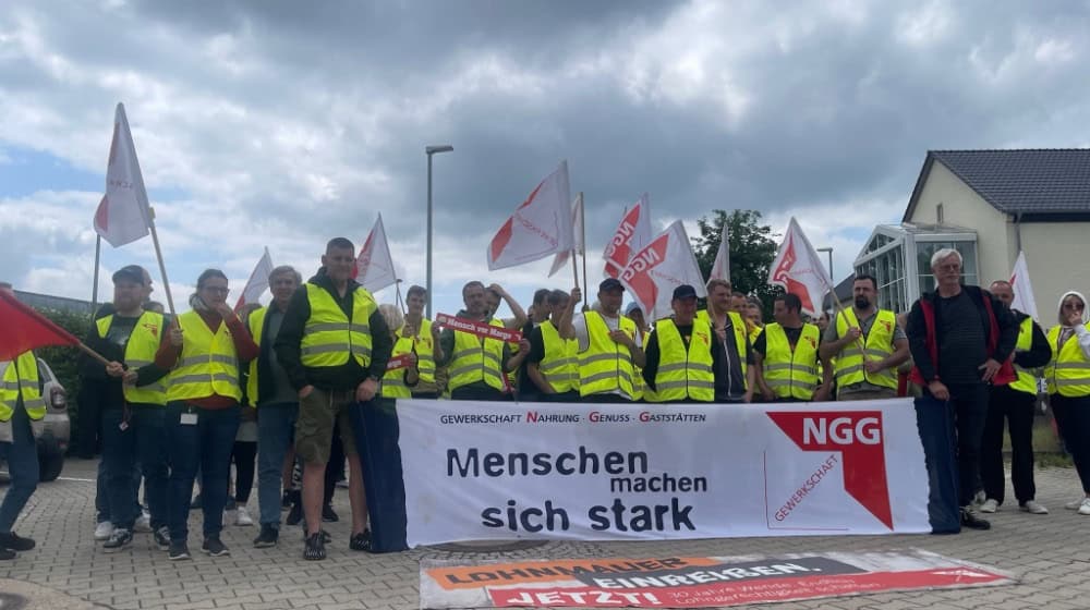 In Lommatzsch bei Frosta war am Mittwoch erst einmal Warnstreik angesagt. Foto: Mallek