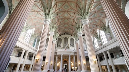 Die Nikolaikirche in Leipzig gehört zu den regelmäßig geöffneten Kirchen in Sachsen (Archivbild) / Foto: Jan Woitas/dpa-Zentralbild/dpa
