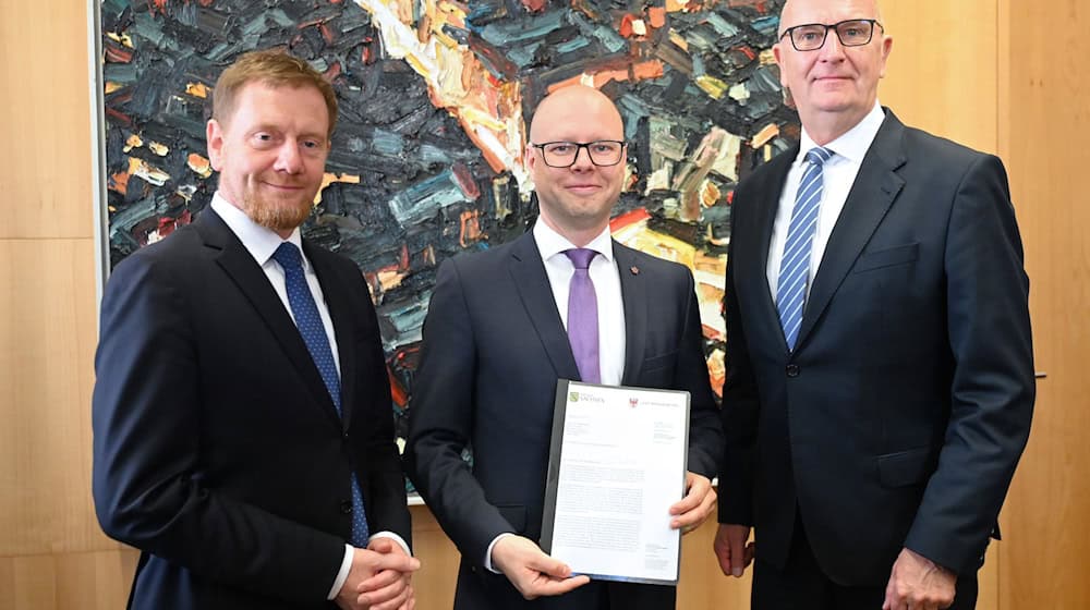 Ministerskaj prezidentaj Sakskeje a Braniborskeje, Michael Kretschmer (CDU) a Dietmar Woidke (SPD) zasadźataj so za dalše financowanje Załožby za serbski lud. / Foto: Katharina Kausche/dpa