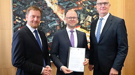 Ministerskaj prezidentaj Sakskeje a Braniborskeje, Michael Kretschmer (CDU) a Dietmar Woidke (SPD) zasadźataj so za dalše financowanje Załožby za serbski lud. / Foto: Katharina Kausche/dpa