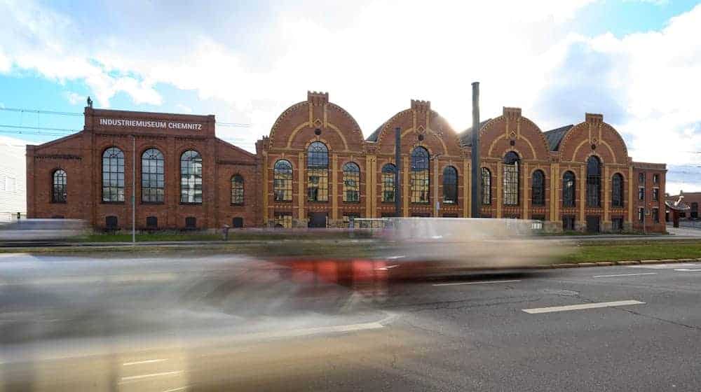 Die Kulturministerin ist für einen Tag Praktikantin im Industriemuseum Chemnitz. (Archivbild) / Foto: Hendrik Schmidt/dpa