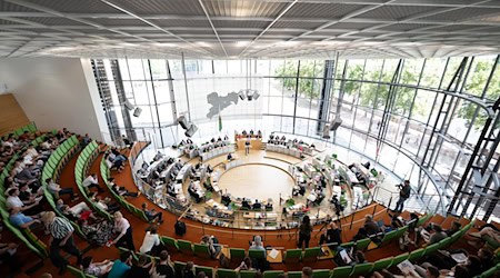El parlamento del estado de Sajonia ha celebrado un controvertido debate sobre el doble presupuesto. / Foto: Sebastian Kahnert/dpa