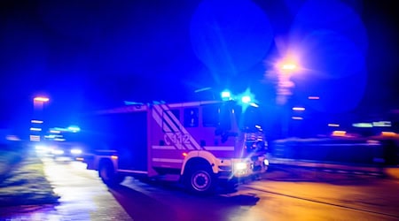 Der Fahrer konnte sich rechtzeitig aus dem Fahrzeug retten und erlitt nur leichte Schürfwunden. (Symbolbild) / Foto: Klaus-Dietmar Gabbert/dpa