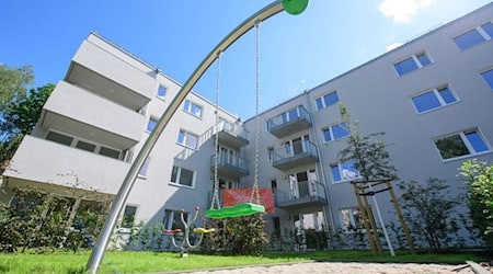 Die Linke fordert mehr Geld im Landeshaushalt für den Bau neuer Sozialwohnungen. (Archivbild) / Foto: Robert Michael/dpa-Zentralbild/dpa
