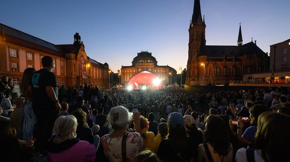Zazběh festiwala bě pjatk, mjez druhim ze zhromadnym koncertom band Blond a Roberta Schumannoweje filharmonije. (Archivbild) / Foto: Hendrik Schmidt/dpa