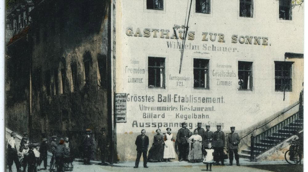 Historische Aufnahme des Gasthofes zur Goldenen Sonne aus dem Jahr 1915, Quelle: Brück&Sohn Kunstverlag