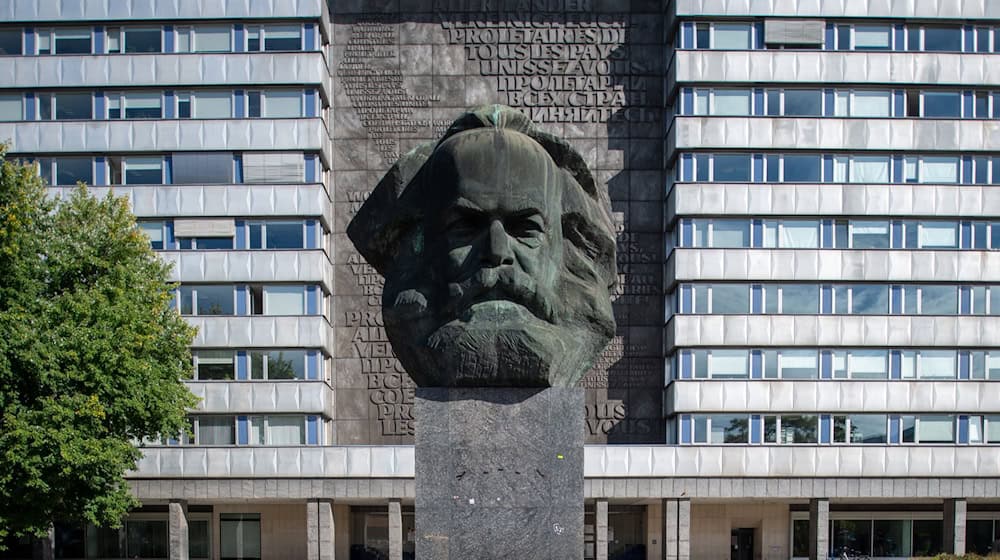 Eine der Stationen der Tanz-Entdeckungsreise «Odyssee in C»: das Karl-Marx-Monument. (Archivbild) / Foto: Hendrik Schmidt/dpa-Zentralbild/dpa