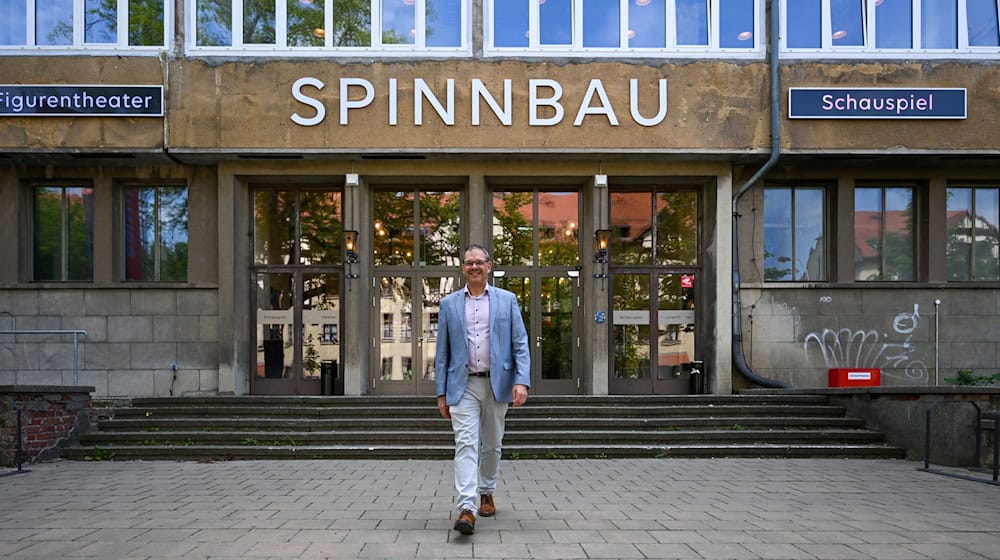 The city could build a new theater on the site of a former textile machine factory in Chemnitz.  / Photo: Hendrik Schmidt/dpa