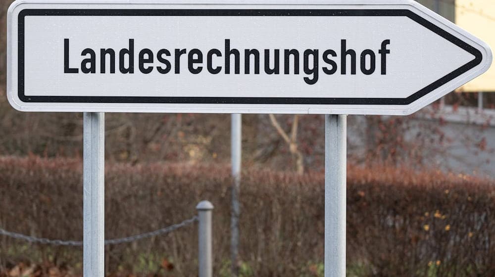 Der Landesrechnungshof stellt den ersten Band seines Jahresberichtes in Dresden vor (Symbolbild). / Foto: Sebastian Kahnert/dpa