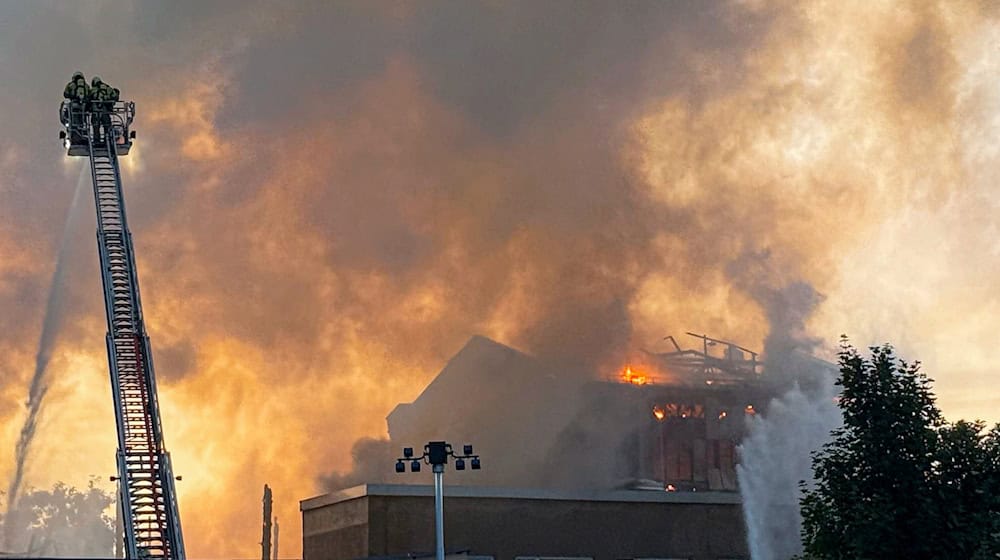 Bei einem verheerenden Feuer ist die frühere Staatsoperette in Dresden ausgebrannt.  / Foto: Christoph Petersen/dpa