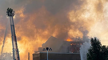 Bei einem verheerenden Feuer ist die frühere Staatsoperette in Dresden ausgebrannt.  / Foto: Christoph Petersen/dpa