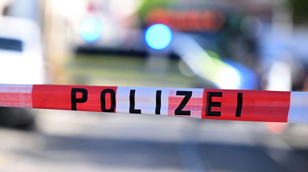 Die Polizei sucht noch zwei an der Auseinandersetzung beteiligte Personen. (Symbolbild) / Foto: Felix Hörhager/dpa