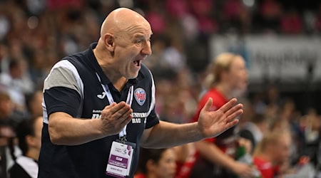 THC-Trainer Herbert Müller bekommt mit Luca Faragó eine neue Kreisläuferin. / Foto: Marijan Murat/dpa